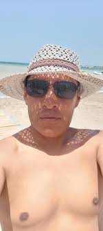 Edwin Llanos updated his profile picture.