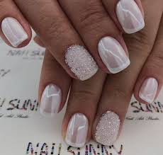 Uñas color rosa, diseños actuales (tendencias) que te servirán de inspiración uñas en tonos mate uñas rosa con tonos palo. Pin De Andrea En Nail Art And Design Manicura De Unas Unas Para Novia Esmalte De Unas Blancas