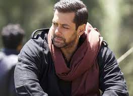Bajrangi bhaijaan is based on the love story of a hindu man, pavan kumar chaturvedi (played by salman) and a delhi based woman, razia (played by 'bajrangi bhaijaan' is salman's second collaboration with kabir khan, with whom he had worked earlier in 'ek tha tiger', in which salman. Box Office Salman Khan S Bajrangi Bhaijaan Crosses Rs 128 51 Crore On Day 8 At The China Box Office Bollywood Box Office Bollywood Hungama
