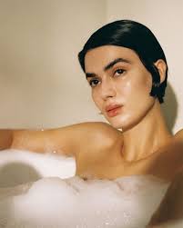 Bath with @itsmilenazara