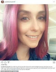 Jennifer love hewitt grateful to ray liotta for putting her at ease during risky movie scene. Jennifer Love Hewitt Beams While Debuting Her New Pink Highlights Daily Mail Online