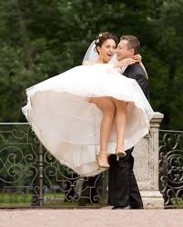 外人エロ画像ｗハプニング特集ｗお姫様抱っこからのパンティー○見せポルノｗｗｗｗｗｗｗｗ | 外国人エロ画像・ポルノ画像まとめ