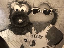 An expecting couple got a bit of help unveiling the gender of their baby from the philadelphia 76ers. Larry Borden On Twitter Was At My Uncles Tonight And Saw This Pic Of The Phillies Phanatic And The Sixers Big Shot Mascots