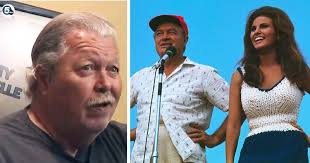 Teacher shows how bad it feels 'Traveling as a Fat Person' in a series