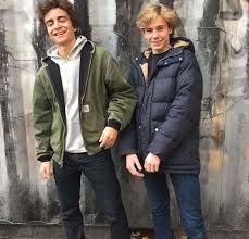 They feature unique prints from independent artists worldwide. Isak And Jonas Play Jigsaw Puzzle For Free At Puzzle Factory