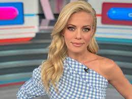 Τα έσοδα της φωτογράφισης θα δοθούν στο ίδρυμα «σοφία για τα παιδιά». Zeta Makrypoylia Oi Prwtes Fwtografies Meta Ton Xwrismo Ths Apo Ton Mixalh Xatzhgiannh Des Poy Brisketai H Paroysiastria