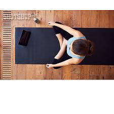 Jetzt 7 tage kostenlos ausprobieren! Zuhause Video Digital Yoga Lizenzfreies Bild Mmq Ydk Shotshop Bildagentur