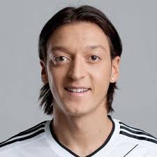 Yıldız futbolcunun 1 ay sahalardan uzak kalması bekleniyor. Mesut Ozil Wallpapers And Backgrounds Hair Growth Women Hair Styles For Women Over 50 Natural Hair Styles For Black Women