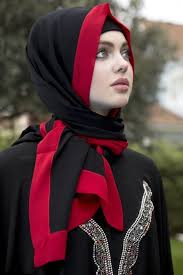 Arzu Ergen Siyah Kirmizi Sal Modelleri Beautiful Hijab Beautiful Muslim Women Muslim Beauty