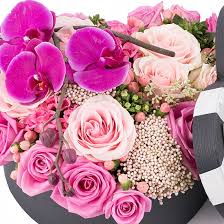 Buchetul cu 29 trandafiri multicolori. Cutii Cu Flori Florarie Online Flori24 Livrare Flori Rapida Si Gratuita