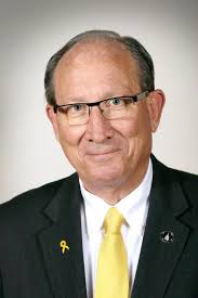 In stunner, Iowa Senate Majority Leader Bill Dix quits