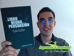 El microlibro está basado en el libro negro de la persuasión ya está disponible en 12minutos. Los Mejores Libros De Autoayuda Sobre Persuasion Persuasion Libros De Autoayuda Los Mejores Libros