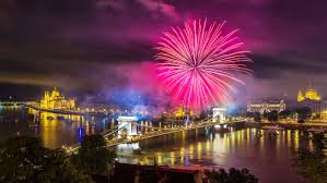 Vásárokon és piacokon működési engedéllyel rendelkező üzletben csak játékos pirotechnikai termékek (alacsonyabb kockázati besorolású tűzijátékok) . Minden Eddiginel Nagyobb Lesz Az Augusztus 20 I Tuzijatek Csodalatosbudapest Hu