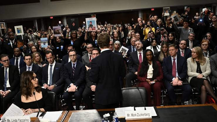 Zuckerberg apologizes to families of kids harmed online as Senate grills  tech CEOs - ABC News