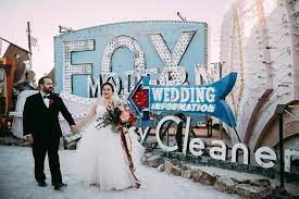 Neon museum las vegas wedding photo. A Las Vegas Neon Museum Wedding Full Of Quirk Color And Charm Junebug Weddings