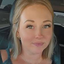 Danielle Kay 🦋 (@danielle.kay46)