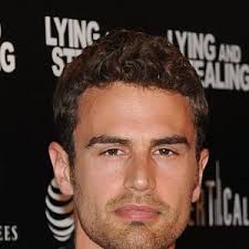 Photos de Theo James