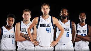 Bonk.io is a multiplayer physics game for up to 8 players. Dirk Nowitzki Und Luka Doncic Fuhren Die Dallas Mavericks Sport Bild De