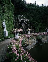 A Simple Design One Or Two Flower Types Found Both In The Garden And Planters Italian Gardens Italian Garden Beautiful Gardens Garden Design