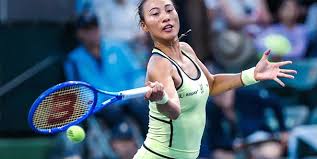 Qinwen Zheng enfrenta reação intensa após incidente com toalha no Miami Open