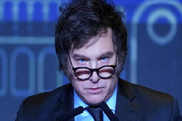 Argentina experimenta récord de salida de dólares en medio de crisis económica
