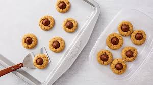 Frost each cookie with about 1 tablespoon of icing, using the back of a spoon to smooth icing in an even circle. Best Cookies To Freeze Pillsbury Com