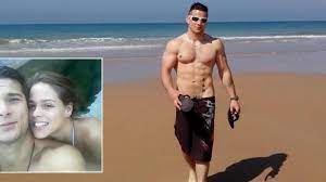 Carlos maldonado (29 años) se metió a españa entera en el bolsillo cuando su delicada interpretación culinaria del tan castizo bocadillo de calamares le convirtió en 2015 en ganador de masterchef 3. Television Una Enfermera De 26 Anos La Duena De Los Biceps De Carlos Ganador De Masterchef