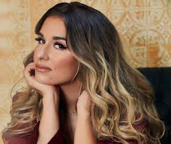 The album's debut got into the top 23 at the billboard 200 and had mixed reviews from critics. Jessie James Decker Lands New Label Deal Musicrow Com