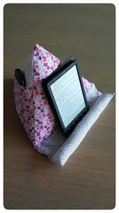 Just Made By Mie Tablet Boekenpoef In T Nederlands Naaien Knutselen Naaistof Naaien Hacks