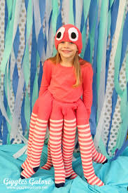 All you need is some foam paper, scissors, tape, ribbon, glue….and some friends to craft with! Hot To Make A Diy Octopus Costume For Kids