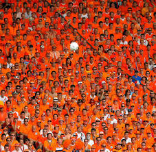 De beroemde #oranjebus van dé #oranjefans #onzejacht#oranjemars#oranjeparade. Niederlande Oranje Kleine Politische Farbenlehre Bilder Fotos Welt