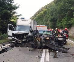 Şase persoane au fost rănite în accidentul care a avut loc marţi, pe valea oltului, la kilometrul 244 al şoselei dintre râmnicu vâlcea şi sibiu, unde traficul este îngreunat, potrivit inspectoratului pentru situaţii de urgenţă din sibiu. AtenÈ›ie È™oferi Accident Pe Valea Oltului CirculaÈ›ia Este BlocatÄƒ Complet Evenimentul Zilei