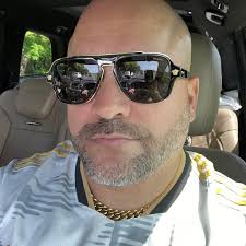 Onix Nieves's Instagram, Twitter & Facebook