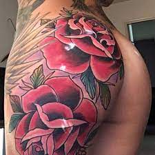 When you position your hand correctly, it looks like your own skull! 40 Cheeky Bottom Tattoos