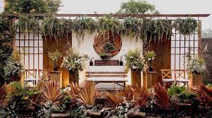 17 Inspirasi Desain Dan Dekorasi Pelaminan Bergaya Modern Untuk Pengantin Kekinian Traditional Wedding Decor Wedding Backdrop Design Rustic Wedding Backdrops