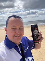 Leicester fan at Bournemouth beach ahead of today's game 👌🏼💙