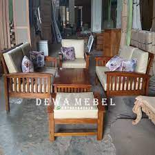 Jadi jenis model kursi tamu yang satu ini hanya cukup digunakan untuk menerima tamu paling banyak 4 orang termasuk kamu sebagai pemilik rumah. Kursi Tamu Jati Minimalis Terbaru Modern Harga Pengrajin Mebel Jepara
