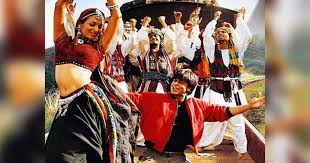 When Shah Rukh Khan Proved To Be The 'King Of Hearts' Caring For Malaika  Arora In 'Chaiyya Chaiyya' So She Shouldn't Fly Off The Train & Advising  Her This!