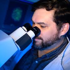 UPDATE: HONEYBEE ANESTHESIA! 🐝 Last fall, we caught up with  #NCStateVetMed's Dr. Sam Tucker, Dr. Julie Balko and @naturalsciences's Dr. Dan  Dombrowski as they pioneered a revolutionary research project centered