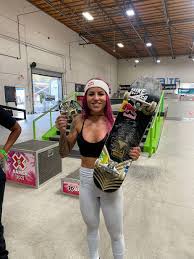Letícia bufoni e silva (born april 13, 1993) is a brazilian professional street skateboarder. Leticia Bufoni Faz Historia Nos X Games As Vesperas Das Olimpiadas Skate Ge