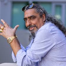 Novia se casa en hospital para que su padre enfermo pueda acompañarla