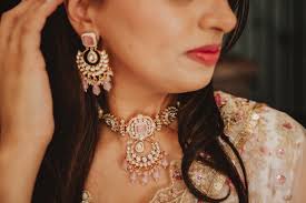 Hermosa gargantilla Kundan rosa y dorada con cuentas rosas