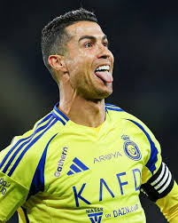 🌲🎄Real Madrid's Manager, Carlo ANCELOTTI is enjoying his holiday  vacations in a double folds 👀👀👀 Follow King cletus sports news for more  #thinline #fypfbpro #sportsmanagement #reelsfacebook #championsleague  #football