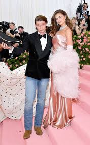 Taylor Hill Met Gala 2019 Buscar Con Google Met Gala Taylor Hill Bridesmaid Dresses