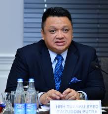The current federal minister of education is mahdzir khalid. Azembassymalaysia On Twitter On November 21 Minister Of Education Mikayil Jabbarov Received A Delegation Led By Chancellor Of University Malaysia Perlis And Crown Prince Of The Malaysian State Of Perlis Tuanku Syed