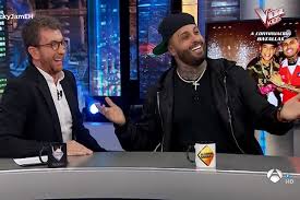 Se trata de un proyecto autobiográfico que gira en torno al reggaetón como tema central. El Hormiguero La Sorprendente Confesion De Nicky Jam Sobre Su Madre Mira