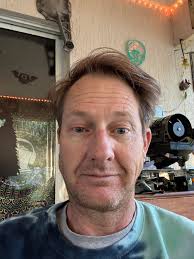 Live view of my brain right now 13:00 store.taylorswift.com 02:59:49  EXPIRES AUGUST 25 AT 4:00PM ET + :) ١ا a