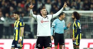 Burak yılmaz tam 10 yıl sonra fenerbahçe'ye geri dönebilir. Burak Yilmaz Besiktas Formasiyla 4 Golunu Atti Spor Haberleri