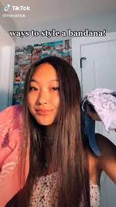 Ways To Style A Bandana Video In 2020 Hair Styles Headband Hairstyles Hair Tutorial