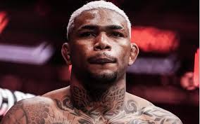 Aos 17, lutador parte para o MMA profissional após sucesso no amador